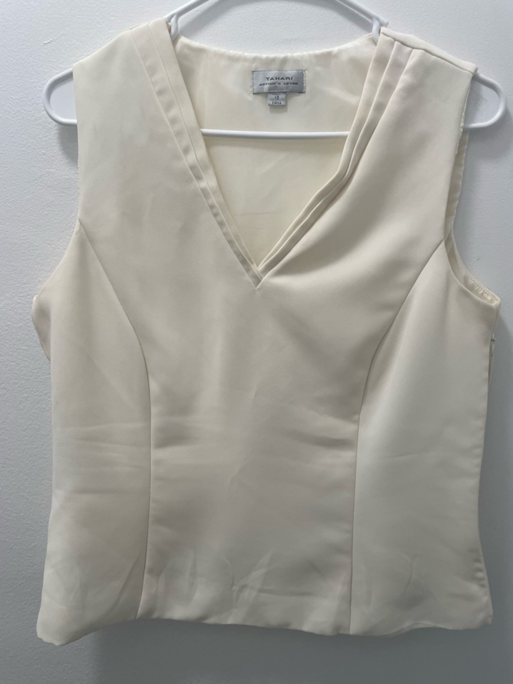 Tahari Cream V-Neck Sleeveless Shell Top